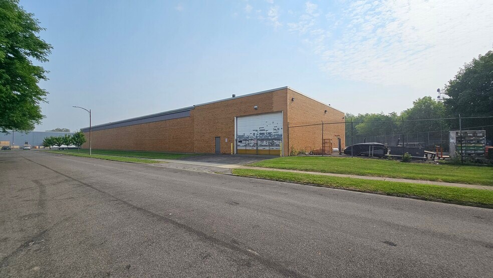 More Photos Of 75 Nassau St, Rochester Distribution For Sale