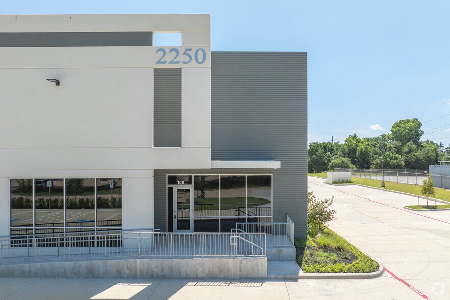 More Photos Of 2250 114th St, Grand Prairie Distribution For Sale