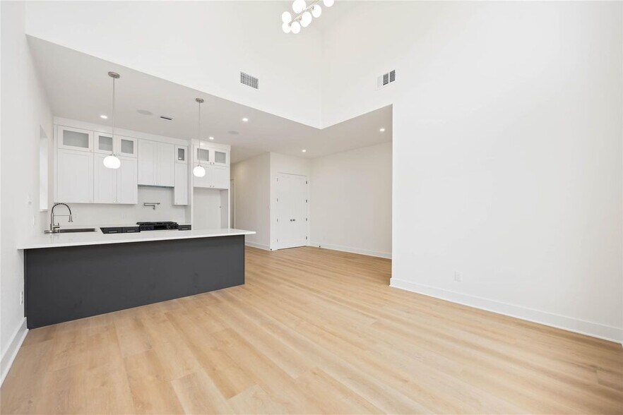 More Photos Of 422 E 41st St, Houston Multifamily For Sale