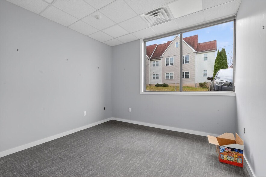 More Photos Of 13 N York Rd, Willow Grove Freestanding For Lease