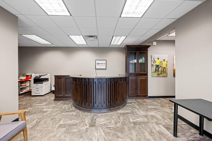 More Photos Of 12400 S Sunnylane Rd, Moore Manufacturing For Lease