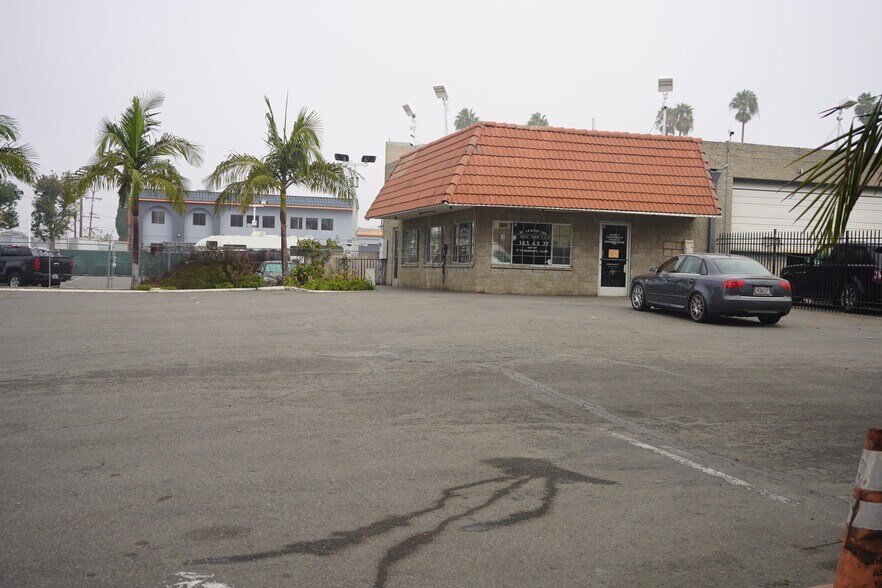More Photos Of 909 N Harbor Blvd, Santa Ana Auto Dealership For Lease