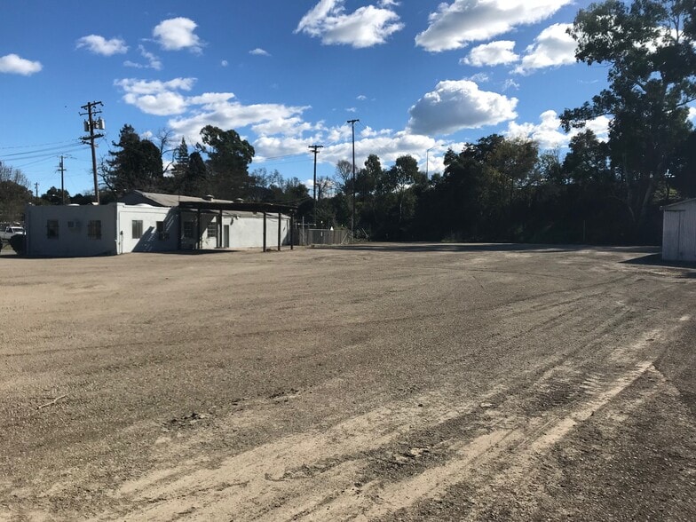 More Photos Of 109 Chestnut St, Santa Rosa Warehouse For Sale