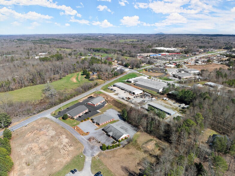 More Photos Of 135 Midway Dr, Cornelia Medical For Sale