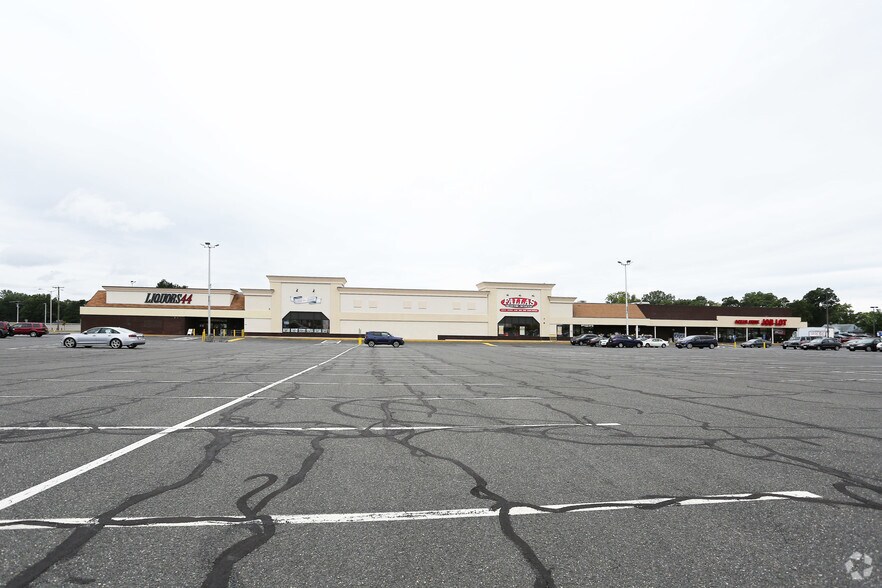 More Photos Of 1522-1534 Boston Rd, Springfield Unknown For Lease