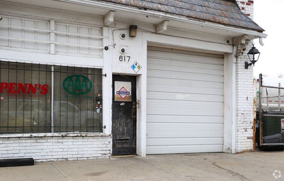 More Photos Of 617 E 16th St, Kansas City Auto Repair For Lease