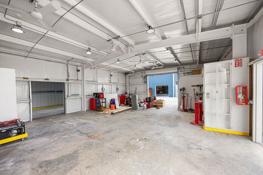 More Photos Of 15002 Bj Dusek Rd, Wallis Flex For Sale