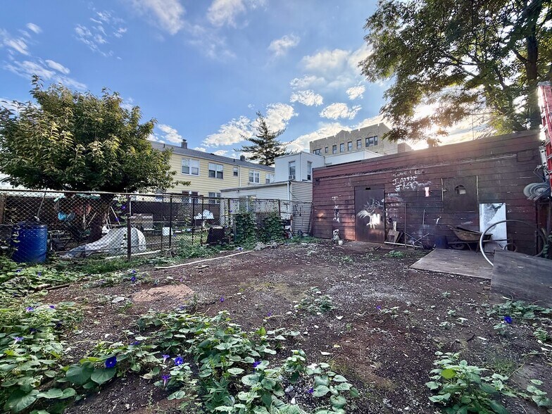 More Photos Of 4309 Palisade Ave, Union City Manufacturing For Lease