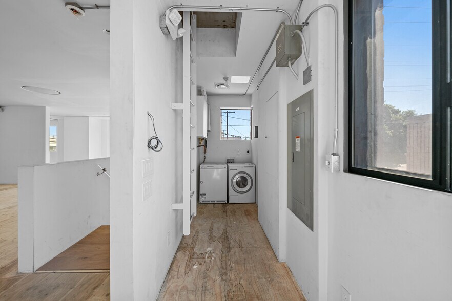 More Photos Of 1509 Mateo St, Los Angeles Office Residential For Sale