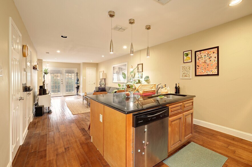 More Photos Of 1911 Lightsey Rd, Austin Apartments For Sale