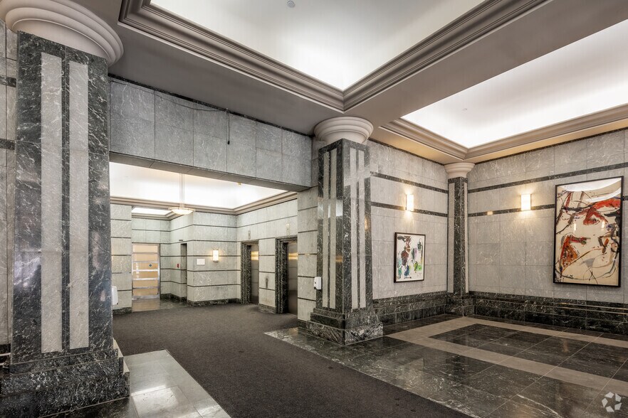 More Photos Of 215 Rue Saint-Jacques, Montréal Office For Lease