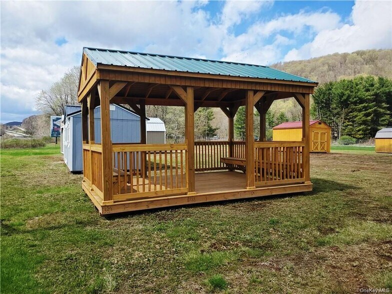 More Photos Of 206 Service Rd, Parksville Office For Sale