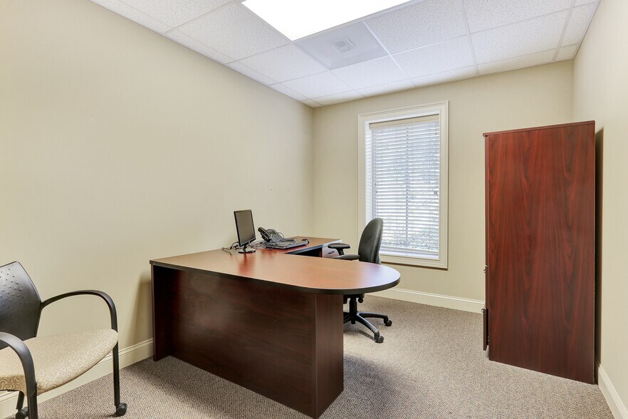 More Photos Of 68 Pointe Cir, Greenville Office For Lease