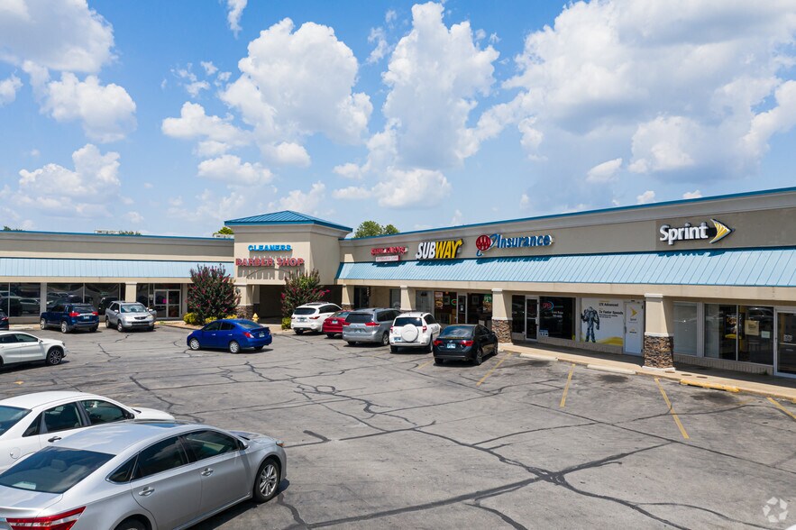 More Photos Of 11307 Garnett Rd, Tulsa Unknown For Lease