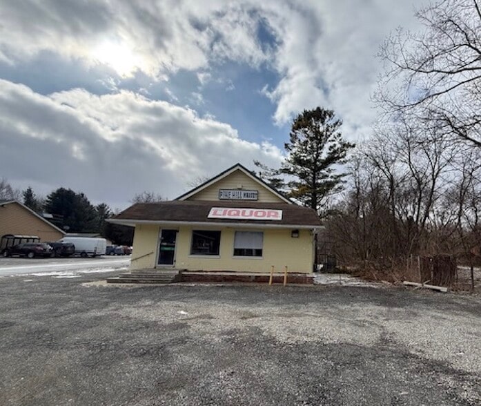 More Photos Of 2494 Lakeshore Rd, Applegate Convenience Store For Sale