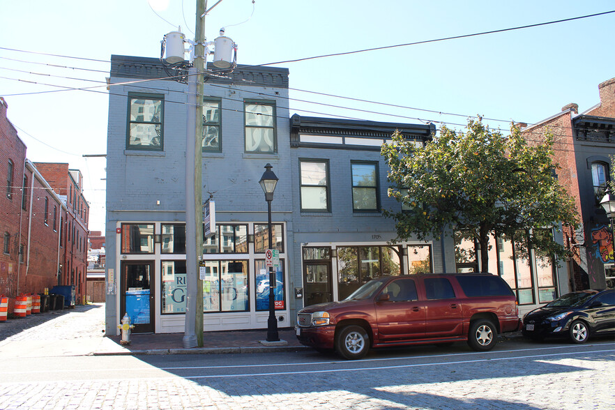 Primary Photo Of 1705-1709 E Franklin St, Richmond Storefront Retail Residential For Lease