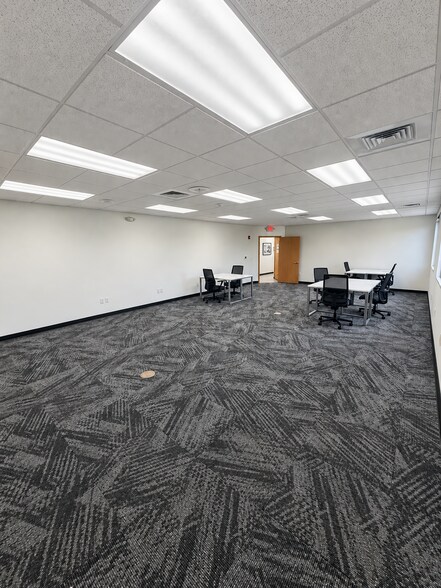 More Photos Of 310 Ohio St, Oshkosh Office For Sale
