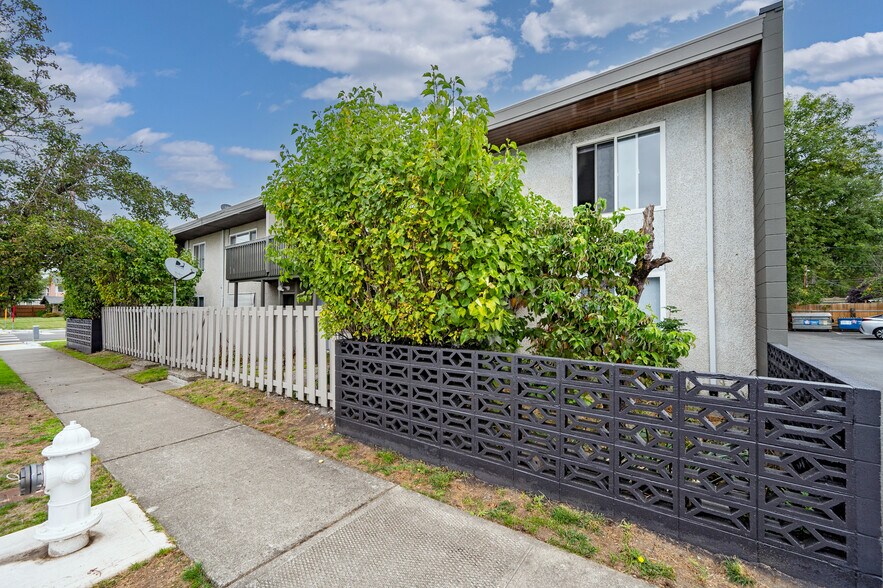 More Photos Of 406 E George St, Kent Apartments For Sale