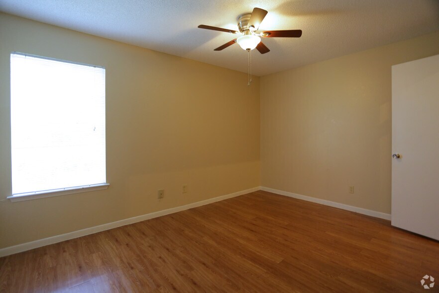 More Photos Of 737 W Mayfield Blvd, San Antonio Apartments For Sale