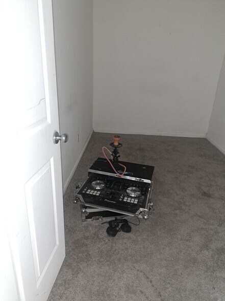 More Photos Of 127 Perry St, Trenton General Retail For Sale