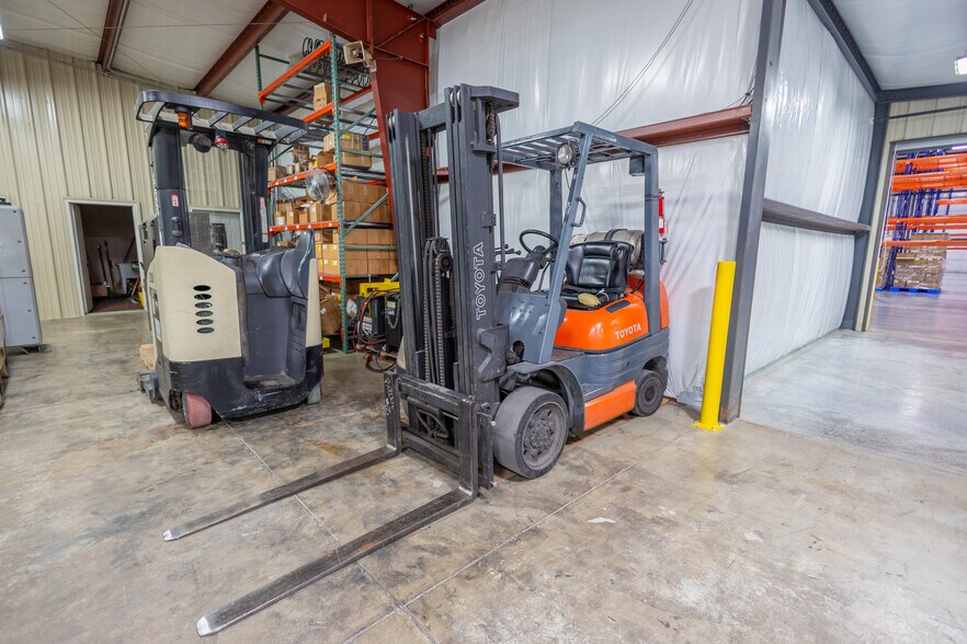 More Photos Of 252 Commerce Dr, Tompkinsville Warehouse For Sale