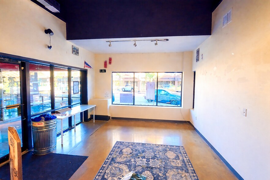 Primary Photo Of 911 Massachusetts St, Lawrence Apartments For Lease