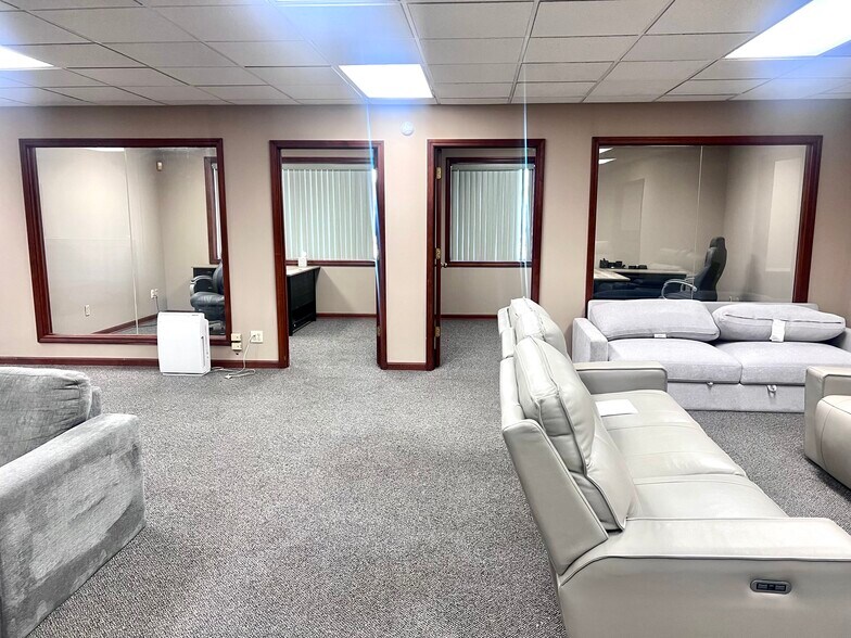 More Photos Of 7410 Sni-A-Bar Rd, Kansas City Manufacturing For Lease