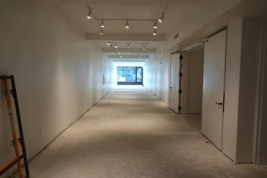 More Photos Of 356 Main St, Highlands Freestanding For Lease