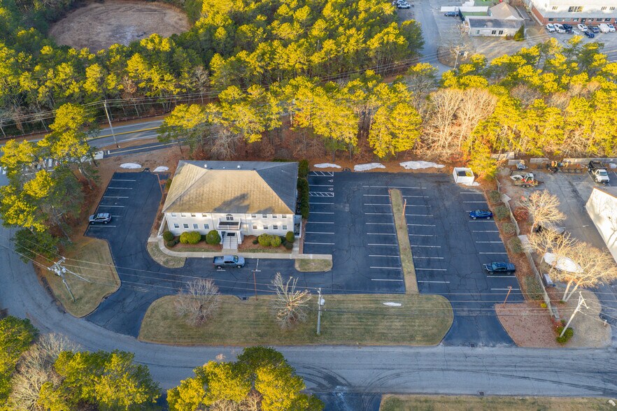 More Photos Of 25 Mid-Tech Dr, West Yarmouth Office For Sale