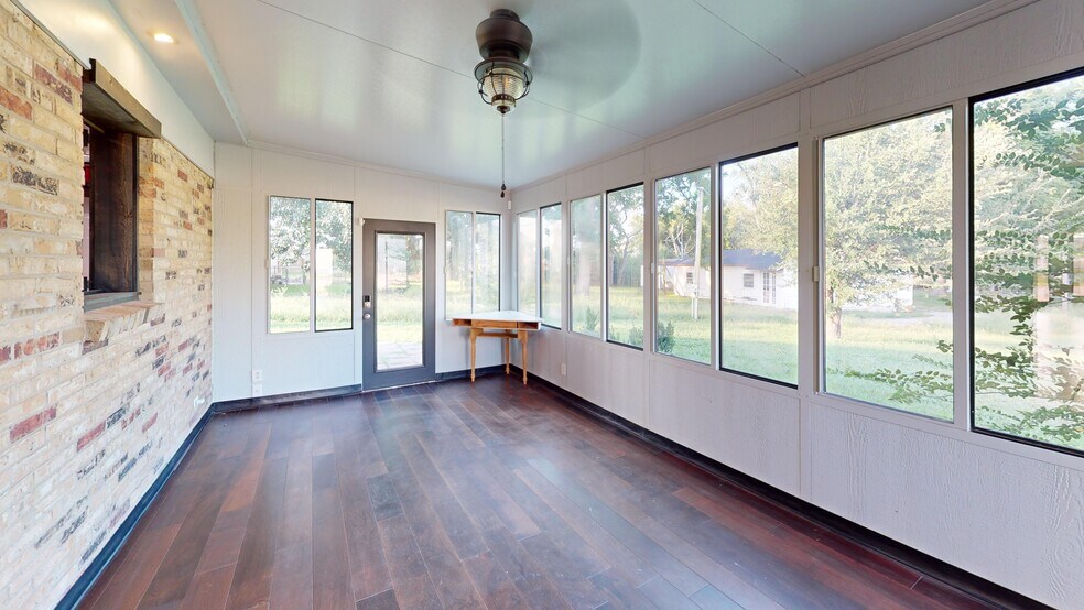 More Photos Of 8117 US Highway 69 N, Tyler Office For Sale