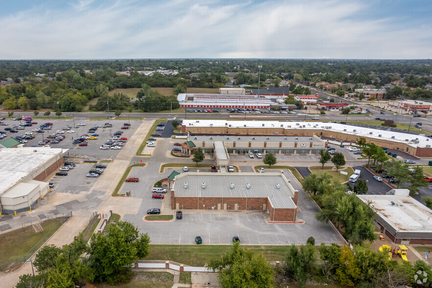 More Photos Of 8855 E Reno Ave, Midwest City Storefront Retail Office For Lease