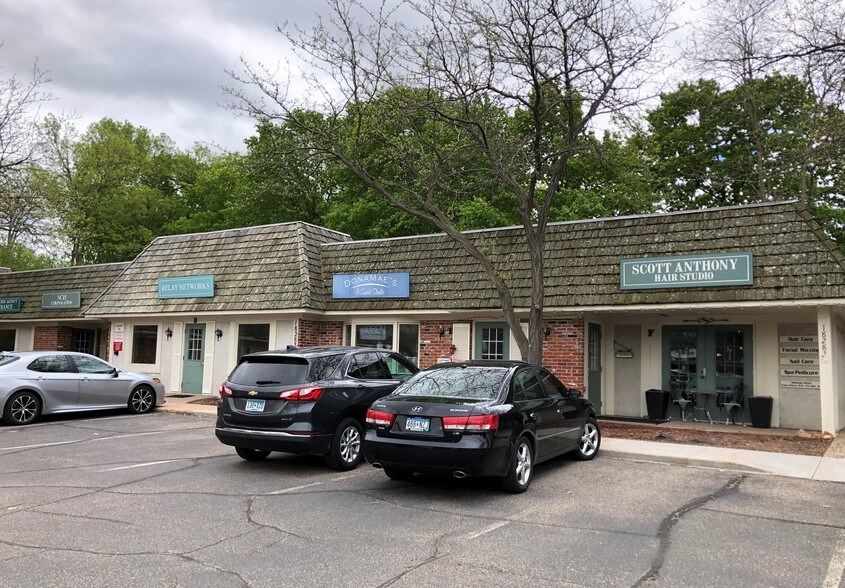 More Photos Of 18279 Minnetonka Blvd, Deephaven Unknown For Lease