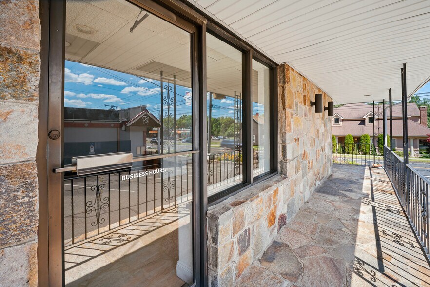 More Photos Of 238 New Britain Rd, Berlin Freestanding For Lease
