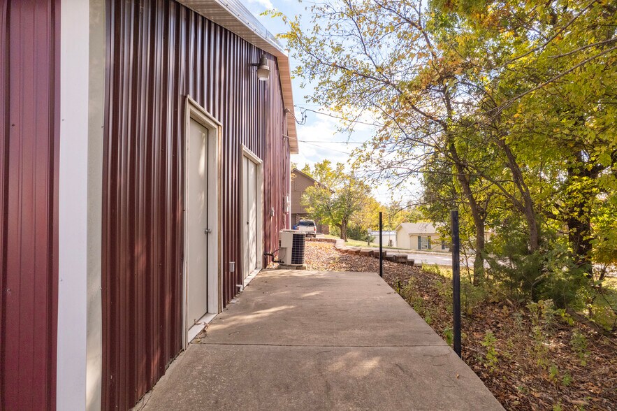 More Photos Of 4143 Sunset Dr, Osage Beach Industrial For Sale