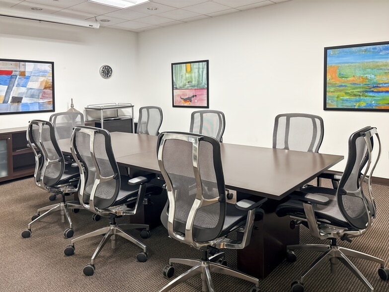 More Photos Of 2111-2283 S 67th St, Omaha Coworking Space