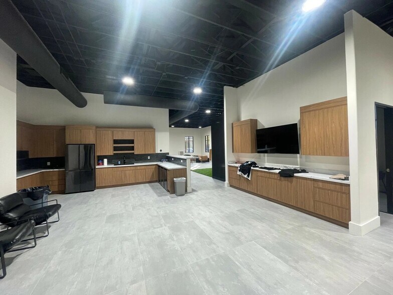 More Photos Of 1635 N Greenfield Rd, Mesa Office For Sale