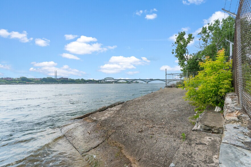 More Photos Of 162 Niagara Blvd, Fort Erie Marina For Sale