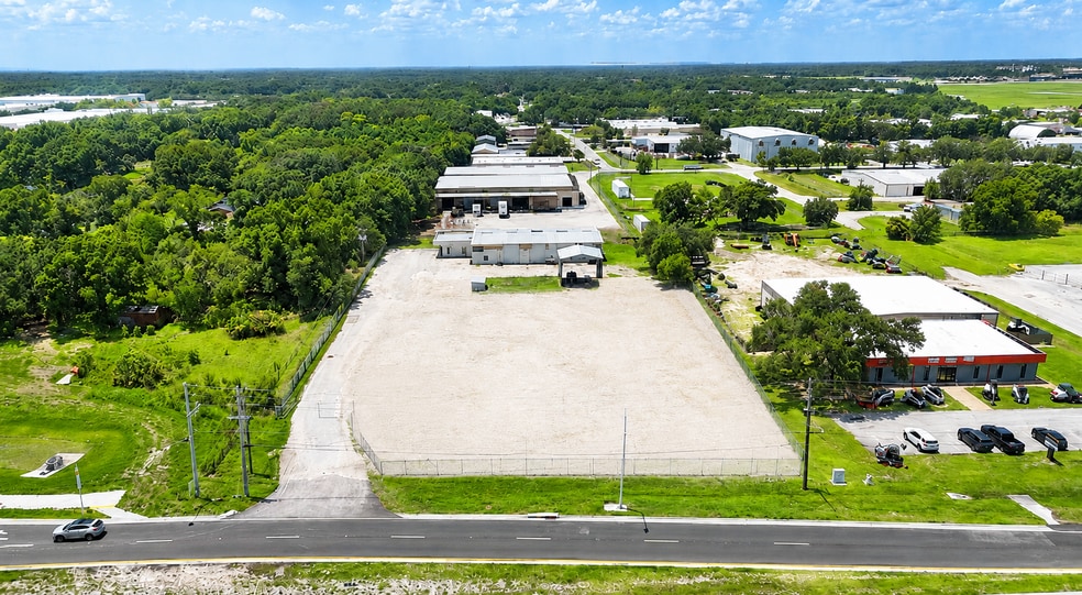 More Photos Of 2702 Drane Field Rd, Lakeland Warehouse For Lease