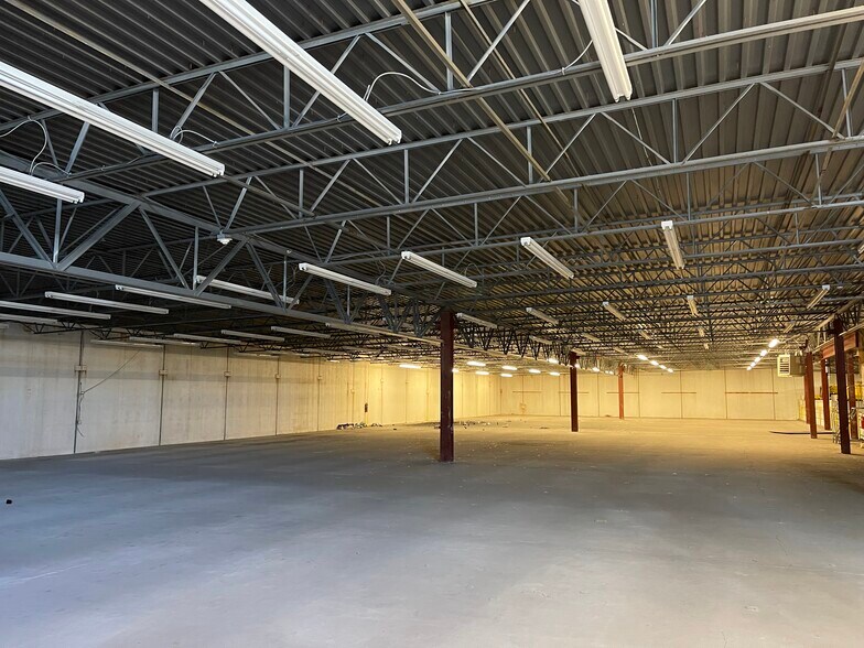More Photos Of 6352 Airway Dr, Indianapolis Manufacturing For Sale