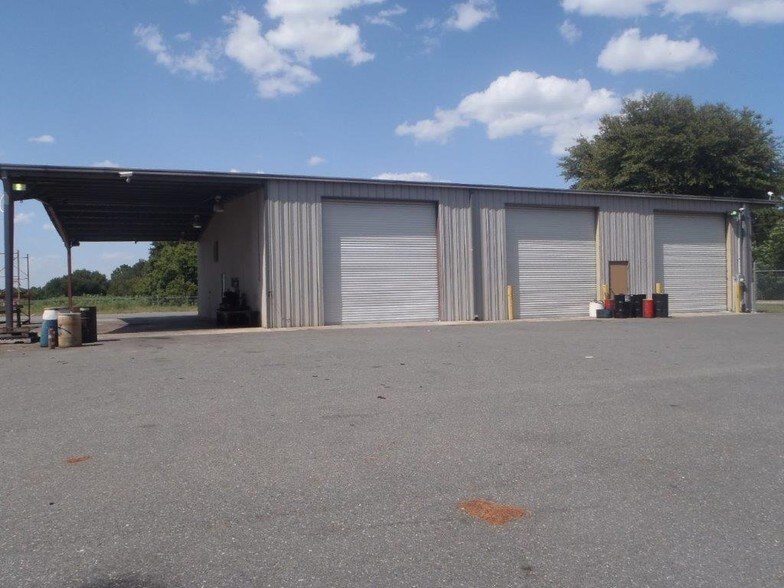 More Photos Of 979 Point Peter Rd, Saint Marys Warehouse For Lease