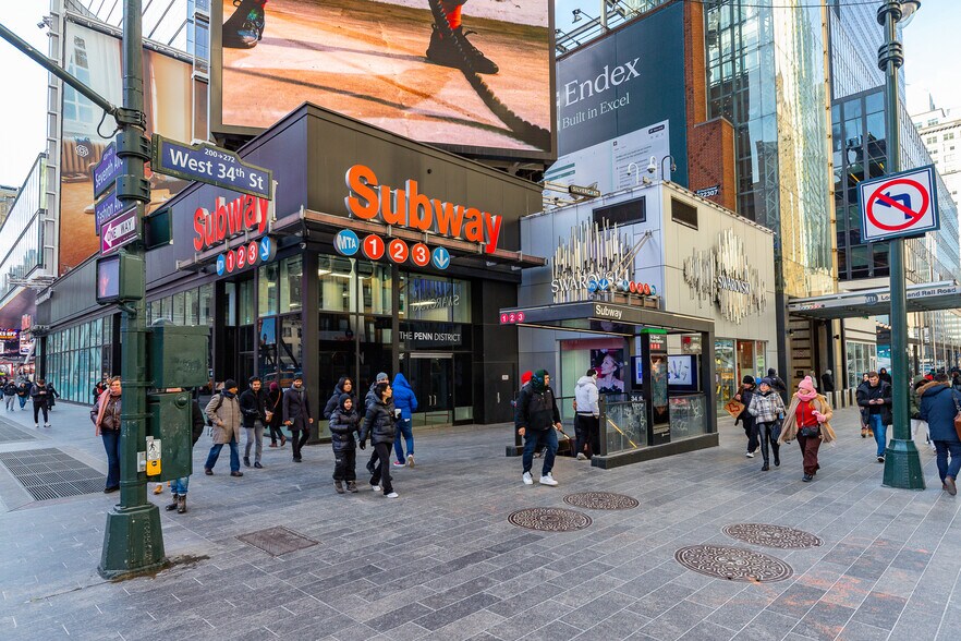 More Photos Of 211 W 34th St, New York Storefront For Sale