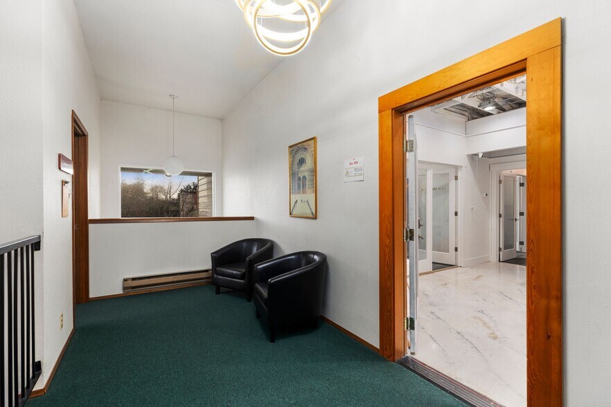 More Photos Of 22030 7th Ave S, Des Moines Medical For Sale