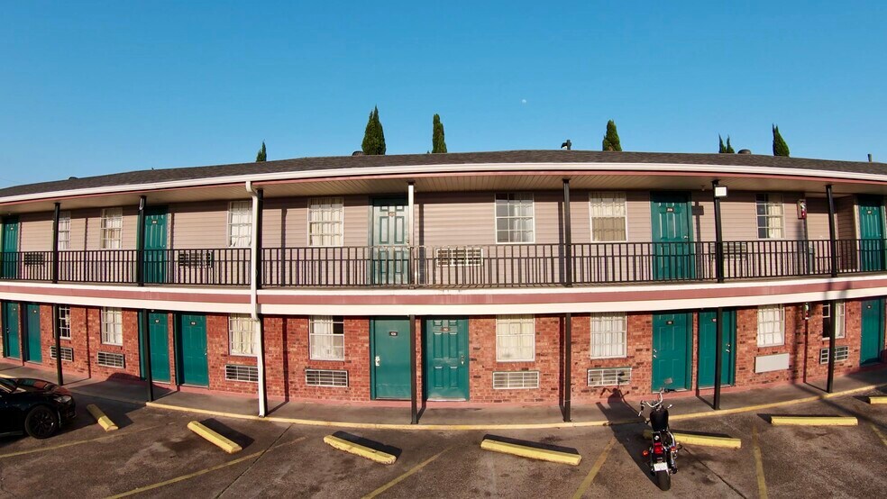 More Photos Of 990 Avenue K, Marrero Hotel For Sale