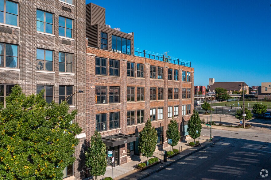 More Photos Of 920 N Franklin St, Chicago Loft Creative Space For Lease