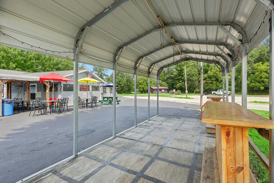 More Photos Of 309 Trail St, La Valle Restaurant For Sale