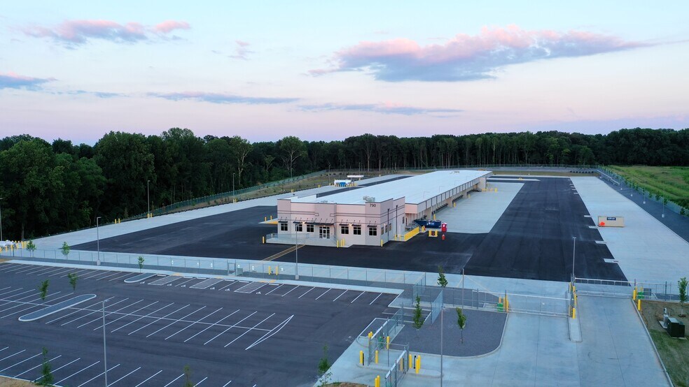 More Photos Of 790 Burnett rd, Old Hickory Industrial For Lease