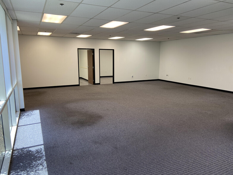 More Photos Of 12707 Rives Ave, Downey Warehouse For Lease