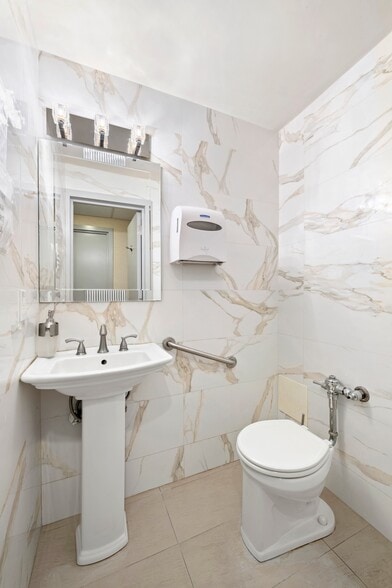More Photos Of 121 E 60th St, New York Medical For Sale