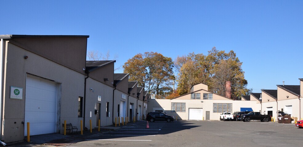 More Photos Of 1 Barry Pl, Stamford Warehouse For Lease