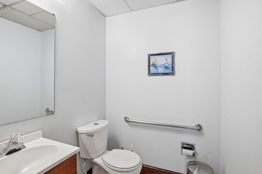 More Photos Of 5808 Monroe Rd, Charlotte Office For Sale